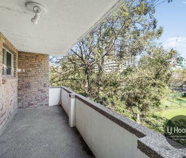 Available 8 April - Photo 5