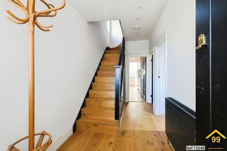 Detached in Colston Avenue , Carshalton, SM5 2NU - Photo 4