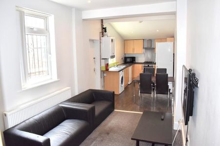 6 bedroom terraced house to rent - Photo 2