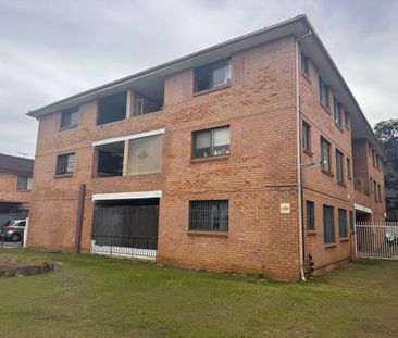 1st Floor Renovated 3 Bedroom Unit - Photo 3