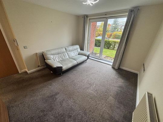 2 bedroom ground floor flat to rent - Photo 1