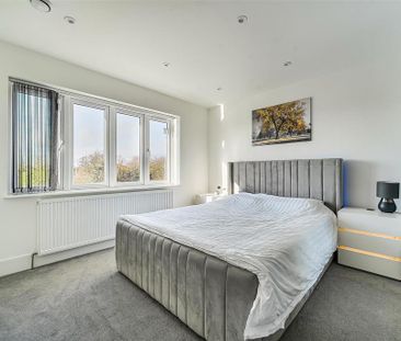 5 bedroom semi-detached house to rent - Photo 4