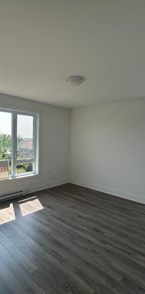 WOW**Baisse de prix **GRAND 4 1/2 ALOUER LIBRE IMMÉDIATEMENT INCLUS 5 ÉLECTRO - Photo 1