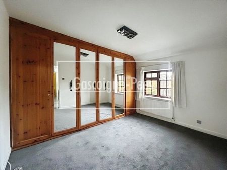 Basingstoke, RG23 - Photo 3