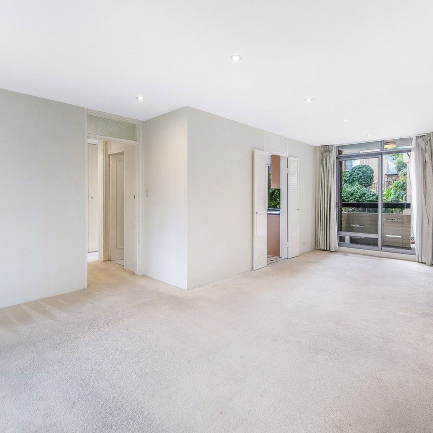 Perfectly Positioned only a Short Walk to Shops - Photo 1