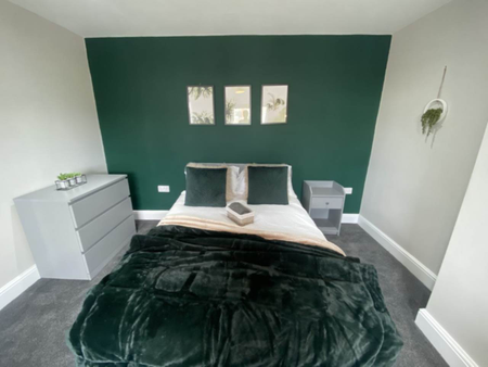 Haddon Avenue (room 3), Burley, Leeds - Photo 5