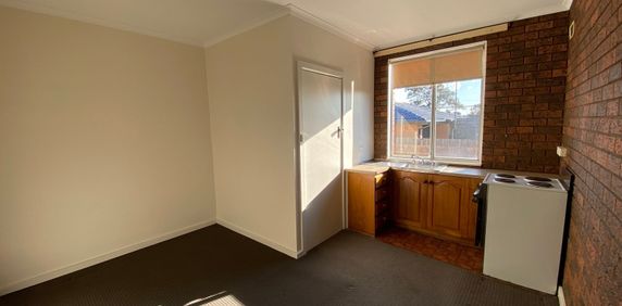 8A Stevenson Avenue, Dandenong North - Photo 2