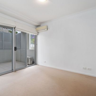 The Perfect Balance of Lifestyle, Location and Convenience - Photo 1