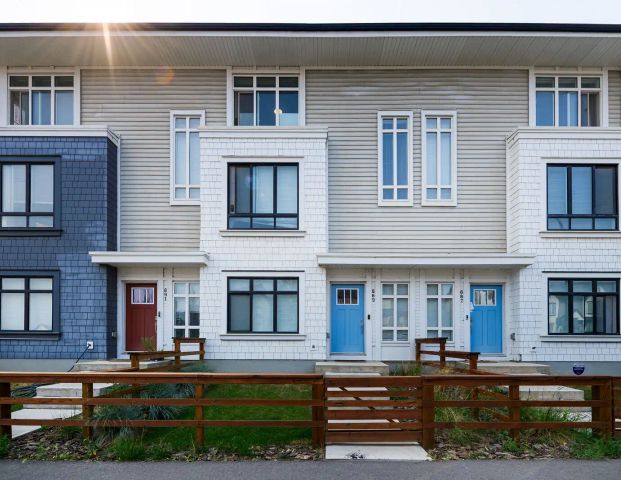 ? 3-BEDROOM + DEN TOWNHOUSE FOR RENT IN BELMONT SW — 3 Bedrooms+ Den Townhouse - Photo 1