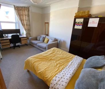 5 bedroom terraced house to rent - Photo 4