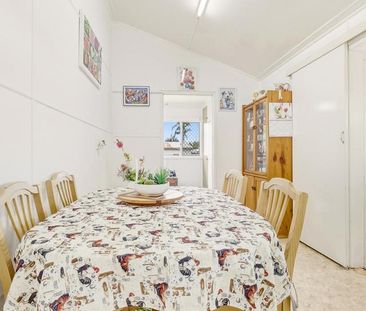 OLD SCHOOL CHARM - WALK TO SCHOOLS & BEACH - Photo 6