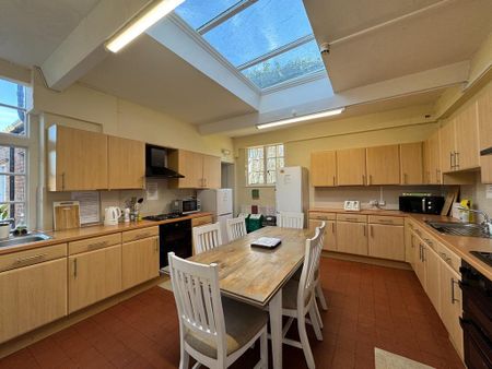 1 bedroom serviced apartment to rent - Photo 2