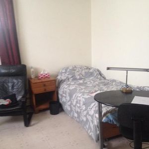 Chambre à louer pour étudiant-e seulement - Photo 2