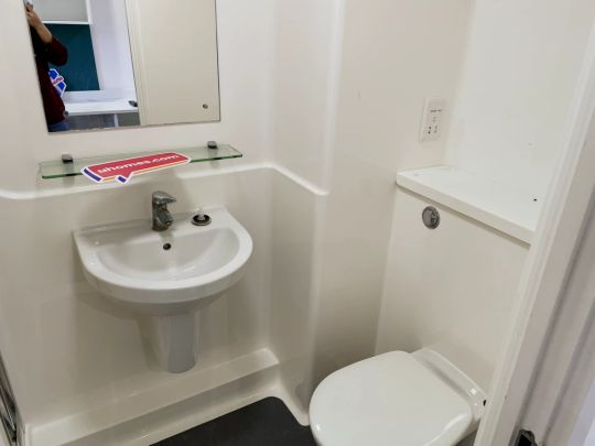 Studio - Silver - Photo 1