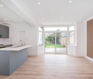 4 bedroom semi-detached house to rent - Photo 6