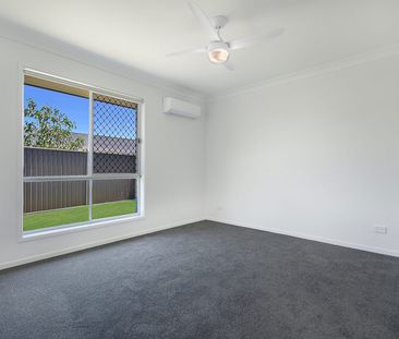 Stunning Near-New Family Home in Park Ridge - Photo 5