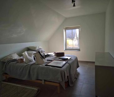 Prachtige open bebouwing met 4 slaapkamers en 2 badkamers - Foto 4