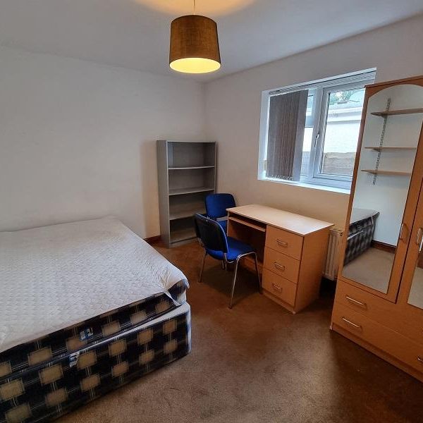 8 bedroom semi-detached house to rent - Photo 1