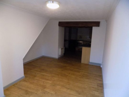 2 bedroom maisonette to rent - Photo 1