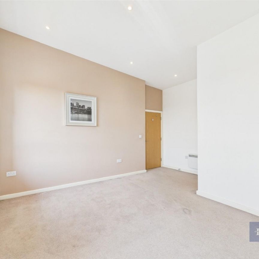 2 bedroom Flat To Let - Photo 1