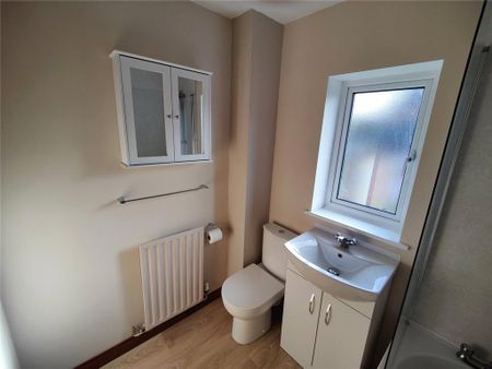 3 bedroom end of terrace house to rent - Photo 4