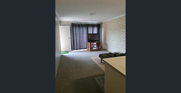 GROUND FLOOR TWO BEDROOM UNIT - WALK TO THE WATERFRONT - Photo 1