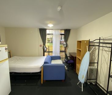 Centrally located boarding house - Photo 2