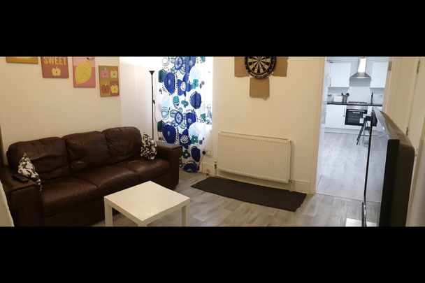 Room in a Shared House, Dunluce Street, L4 - Photo 1