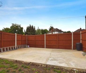 Chertsey Lane, Staines-upon-thames, Surrey, TW18 - Photo 3