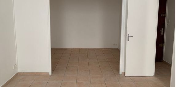 Appartement 2 pièces 33m2 MARSEILLE 3EME 600 euros - Photo 2