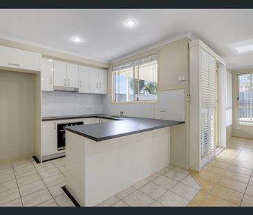 Fresh, Bright & Low-Maintenance Villa in Sought-After Greenmeadows ... - Photo 2