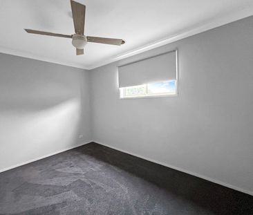 Charming Double-Story Townhouse in a Prime Location! - Photo 2