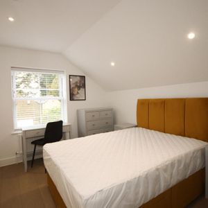 1 bedroom in a house share to rent - Photo 2