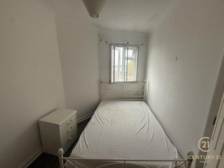 3 bedroom flat to rent - Photo 5