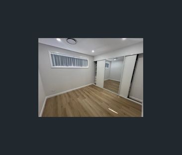 Ultra-Modern 5 Bedroom Home - Photo 4