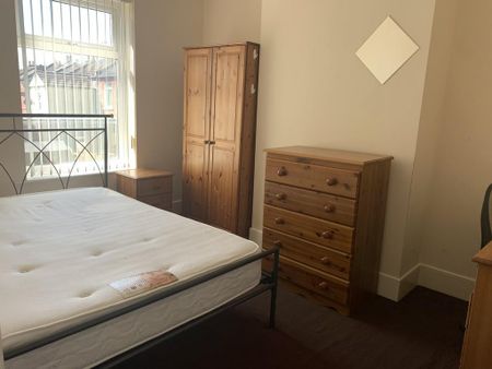 4 bedroom terraced house to rent - Photo 5