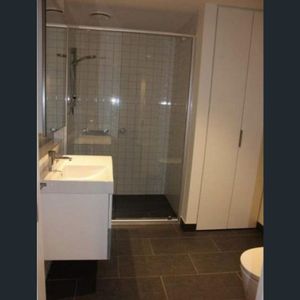 Stunning Apartment Living in Oakleigh! - Photo 2