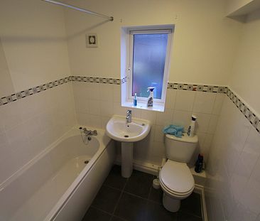 Sharlotte Court, Uttoxeter, ST14 - Photo 5