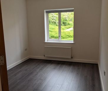 3 bedroom flat to rent - Photo 4