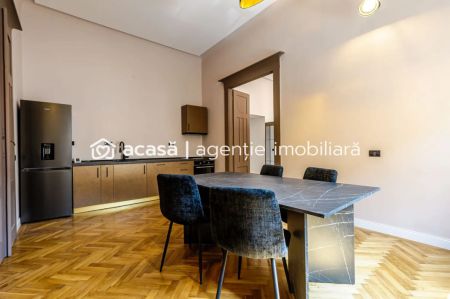 Apartament ULTRACENTRAL cu 3 camere, la cheie, renovat recent - Photo 2