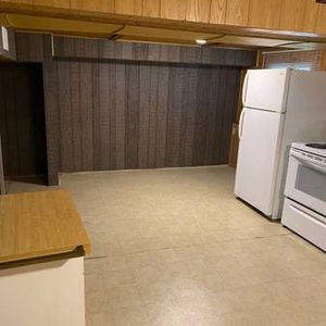 One bedroom basement - Photo 2