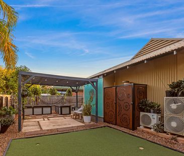 Looks, Location, luxury & Lifestyle! - Photo 3