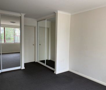 SPACIOUS, LIGHT & SUNNY, 3 BEDROOM SECURITY APARTMENT IN 'OSCAR ON ... - Photo 6