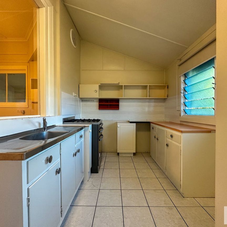 Character Charm & Modern Convenience – 99 Piper Street - Photo 1