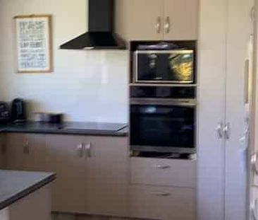 Top Spot Family Home - Photo 4