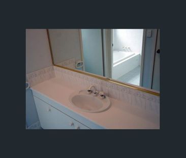 Spacious Family Home in Sought-After Ashtonfield - Photo 4