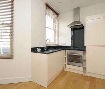 Lebanon Gardens, SW18 1RH, London - Photo 3