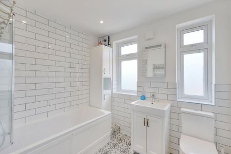 4 bedroom terraced house to rent - Photo 4