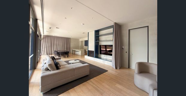 Spacious Two-Bedroom Apartment in a Premium Lifestyle Location - Photo 1