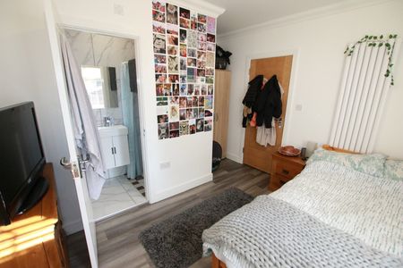 6 Bed Terraced House, Shinfield Road, RG2 - Photo 5